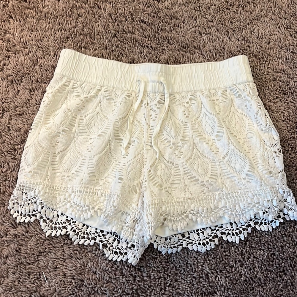 Arizona Jean Company white lace shorts size L